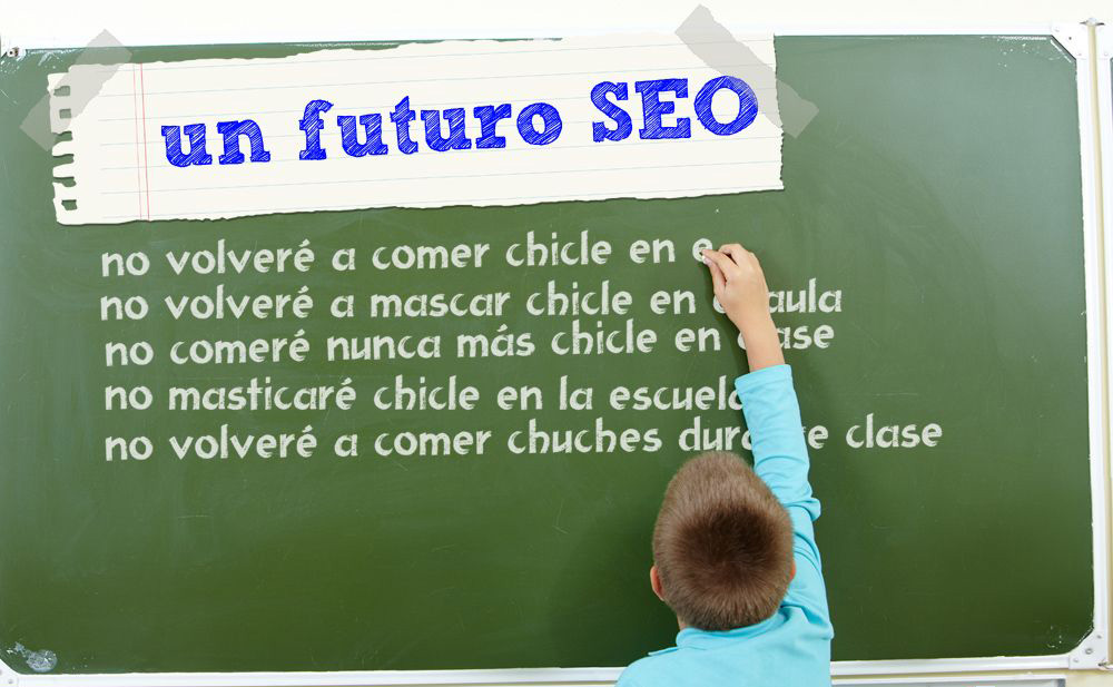 Niño escribiendo en una pizarra titulada «Un futuro SEO» la misma frase de castigo con palabras distintas para no duplicar contenido